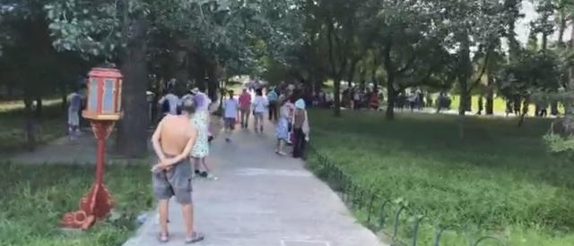 网络主播公园相亲备受歧视.这是一个看职业的社会?