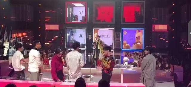 Ѧ֮ǫĿֱŭҺĻˤͲ뿪ֳڻһƬ