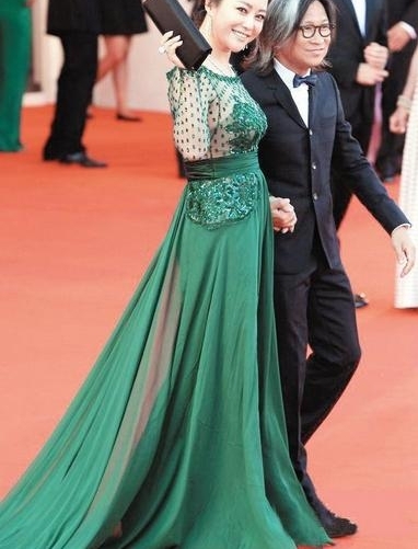 41岁赵薇和38岁郝蕾,同是微胖美人,同框一对比差距就出来了