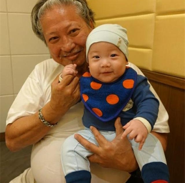 郭晶晶女儿像奶奶,杨幂女儿粗眉大眼似爷爷刘丹