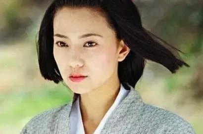 新人王一博捞到好角色,邓超佟大为却要跑龙套?贵圈还得靠背景!