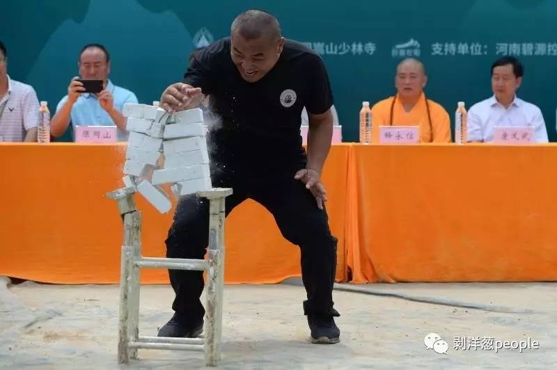 少林寺“武林大会”铁砂掌冠军:武术界需要打假