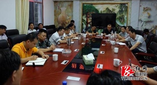 湖南汨罗暴雨引发特大山洪 救援船侧翻2人落水失踪
