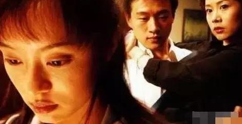 新人王一博捞到好角色,邓超佟大为却要跑龙套?贵圈还得靠背景!