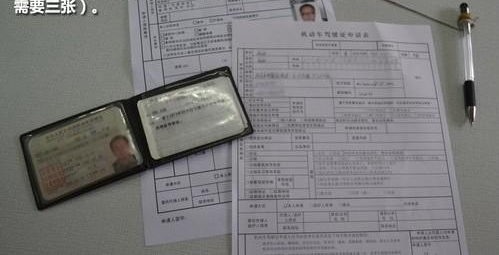 警察叔叔提醒广大车主,看看你的驾驶证日期