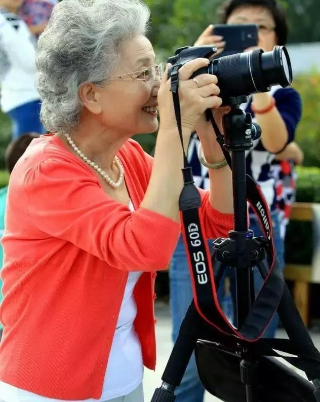 70岁开始健身,80岁当模特,如今年近90岁的她活出少女