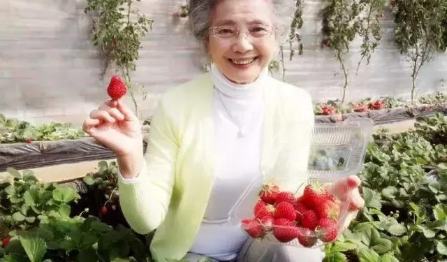 70岁开始健身,80岁当模特,如今年近90岁的她活出少女