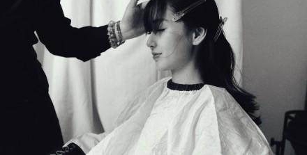 Angelababy新造型撞脸郑爽,左脸被发现肿起一块小包