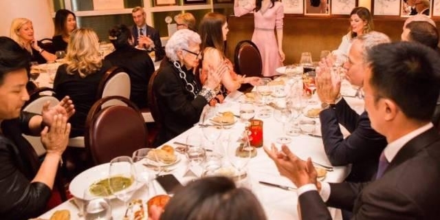 人生赢家奶茶妹妹:与其做“王的女人”,不如做女王大人!