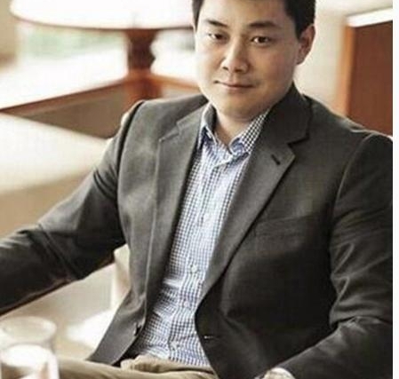 最年轻的80后富豪之一,30岁,千亿身家,有个漂亮老婆是歌手