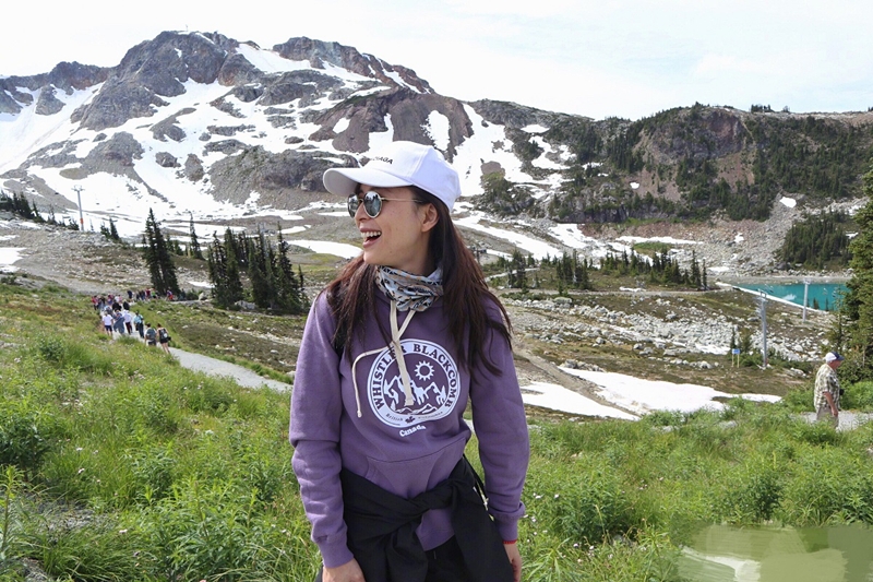 张静初跋山涉水三小时游弓湖 大呼“太值了”