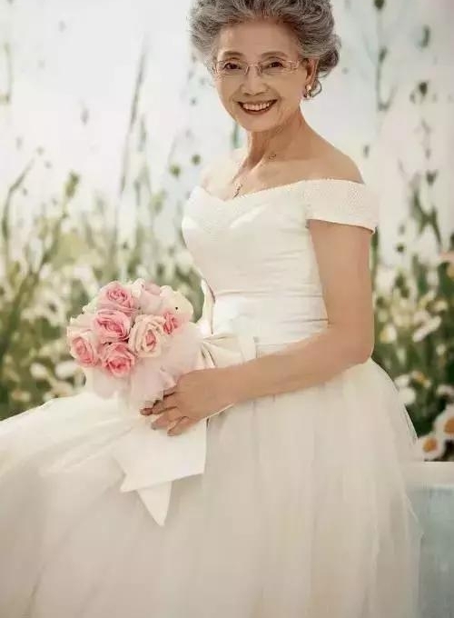 70岁开始健身,80岁当模特,如今年近90岁的她活出少女