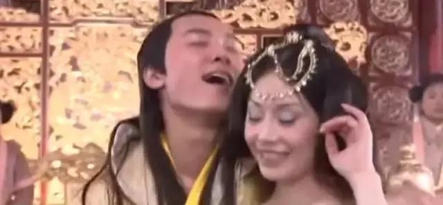 新人王一博捞到好角色,邓超佟大为却要跑龙套?贵圈还得靠背景!