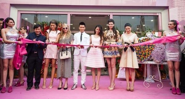 郑爽的炸鸡店价格亲民还被砸?baby家两杯奶昔却卖到上百块!