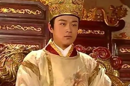 新人王一博捞到好角色,邓超佟大为却要跑龙套?贵圈还得靠背景!