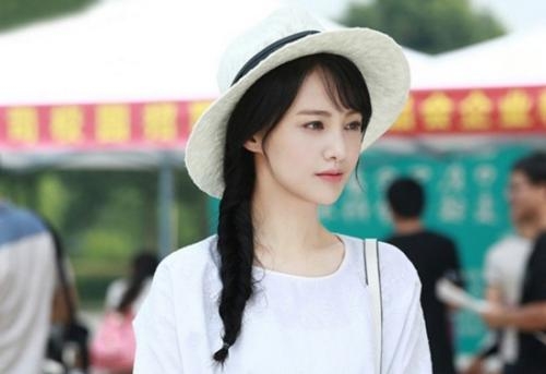 郑爽可爱童年照曝光,可俏皮可淑女萌劲十足(图)