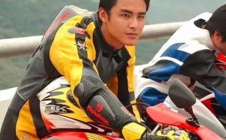 ⻷ʧЧ, ⼸ϣŮжһ!