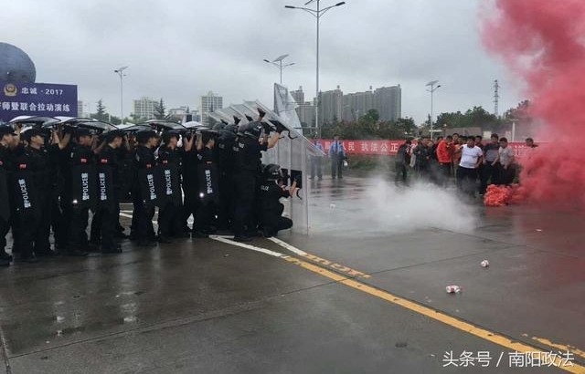 内乡县举行“忠诚 2017”十九大安保誓师暨联合拉动演练