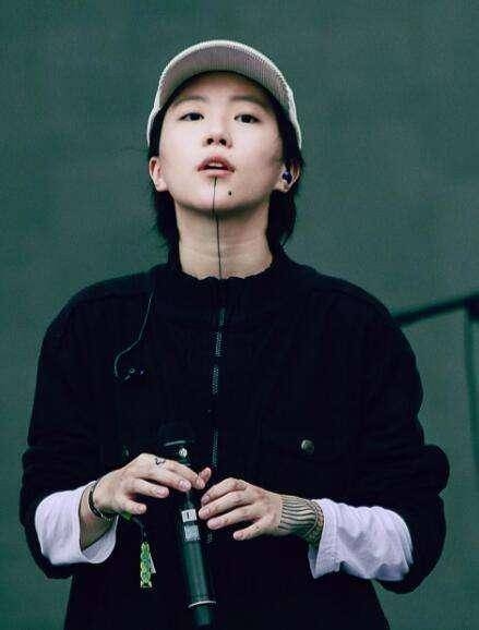 窦靖童和李嫣长得都不像王菲,原来基因都体现在这…