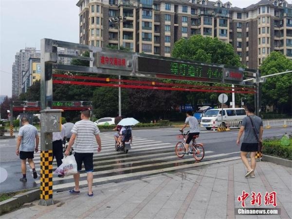 �人���Զ�����ϵͳ������ ＂�?�·����＂�ֳ��¿�