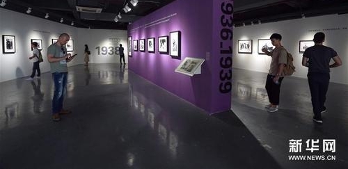 罗伯特·卡帕影像回顾展在深圳开幕