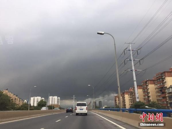 ����ѹ���Ͼ��� ����Ʊ��и���ڰ�＂�ֽ���＂