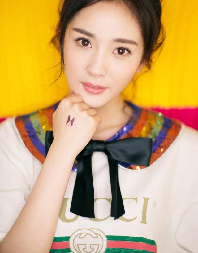 杨幂近年来最失败的造型?她可能是女明星中最不适合黑长直的吧?