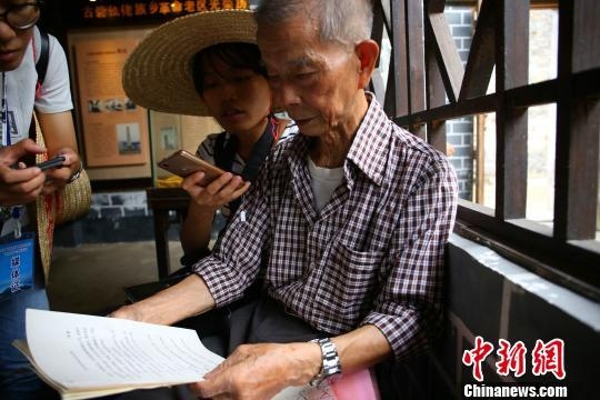 广西村民自筹资金建奖学会 30年不间断奖励优秀学子