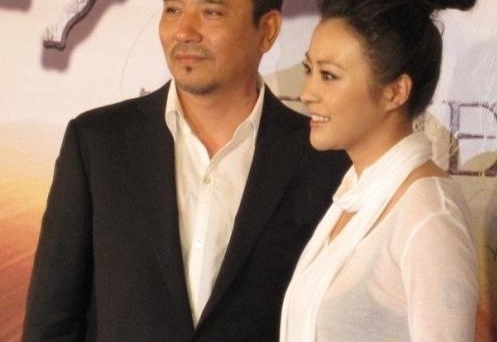 哥哥大导演妻子是名演员,他55岁成影帝,对患病妻子知恩图报