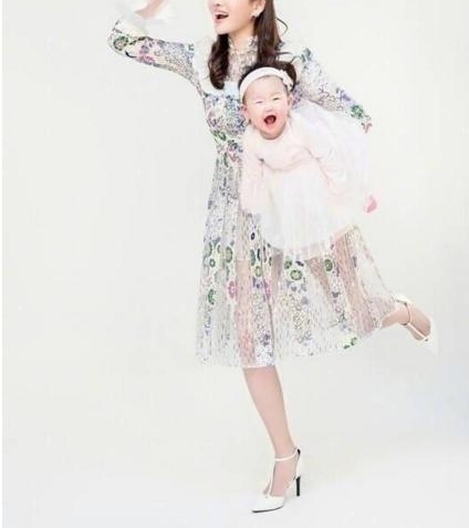 离开哈林后选择小鲜肉秦昊的伊能静为啥活成了这个样子?