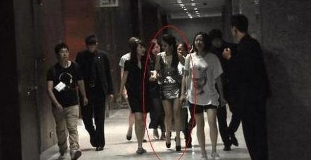 明星出行保镖需要几十个,张一山都蒙圈了,周润发单枪匹马逛菜市