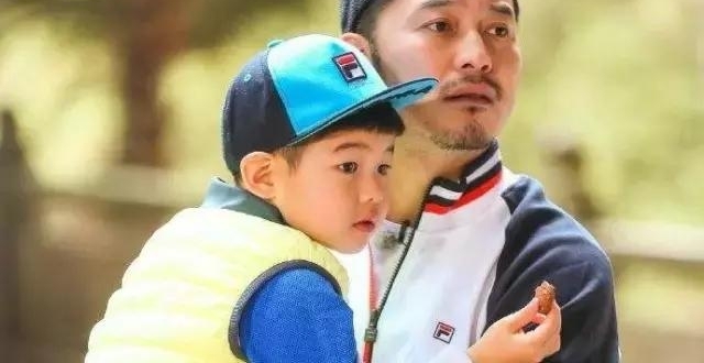 新人王一博捞到好角色,邓超佟大为却要跑龙套?贵圈还得靠背景!