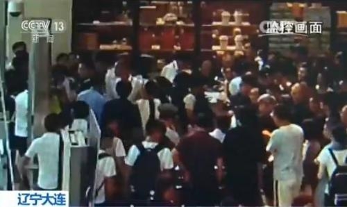 辽宁大连一航班延误 旅客维权过激被拘留