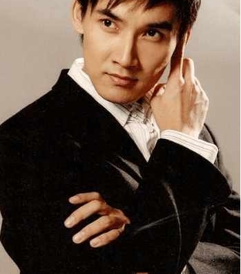 全能女艺人拼命三娘,嫁小8岁小老公退出娱乐圈做房地产身价过亿