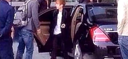 郭敬明被路人偷拍,瞬间明白为何他会被叫小金人,他是真的小啊