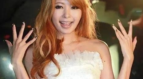 蜜桃说:他被称为亚洲舞王,最后却被三线网红拿下?