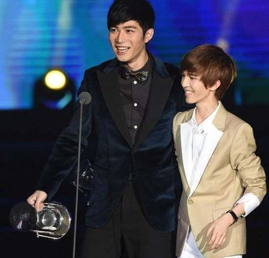 郭敬明陈学冬聚会照片曝光,其中更有耐人寻味的举动