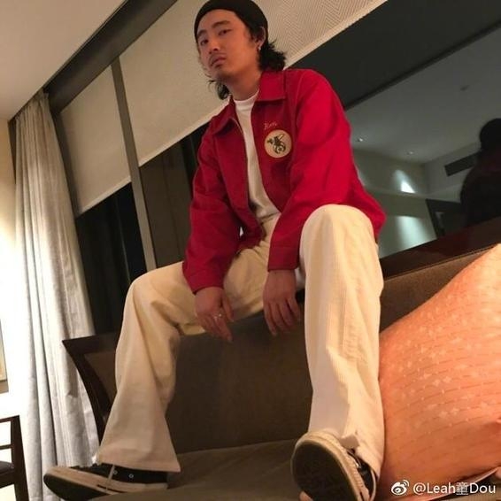 窦靖童七夕恋情公开 窦靖童神秘男友资料曝光