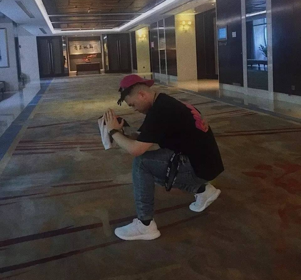 在艾福杰尼PK掉了蛋堡之后,我第一时间问了他这些问题