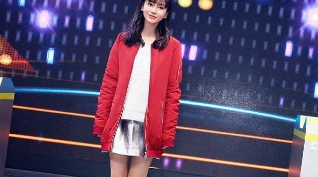 Angelababy新造型撞脸郑爽,左脸被发现肿起一块小包