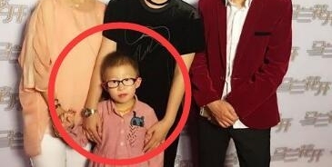 荧幕丑男妻子都美,他是国家一级演员,而他30岁才成为赵薇同学