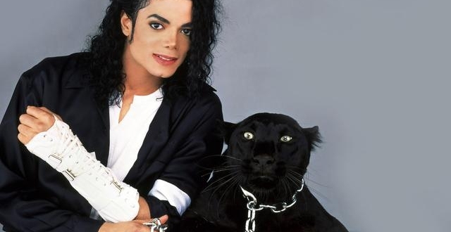 日本记者问迈克尔杰克逊一个问题,杰克逊的回答感动无数中国人