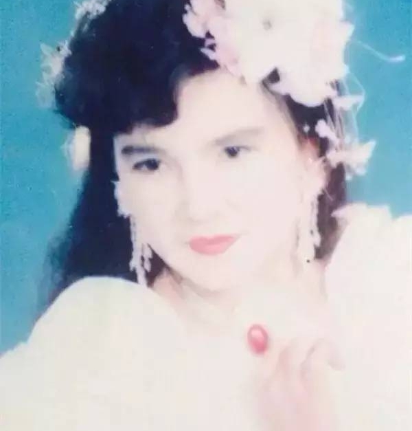 杨幂又签了个新疆妹子,曾被赞中戏素颜女神?!我只想知道她会不会超越热巴...