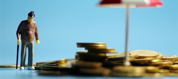 老人入住养老院一周后去逝 家属索赔15万元