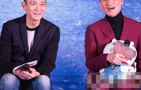 同是香港娱乐圈的天王,因竞争关系拒绝同台,即便老了依旧有魅力