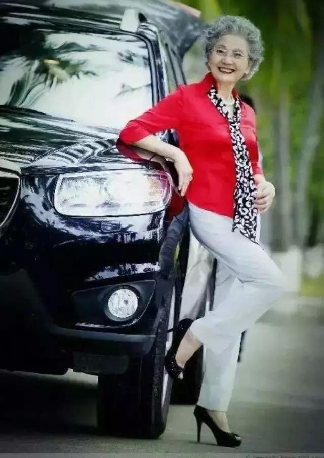 70岁开始健身,80岁当模特,如今年近90岁的她活出少女