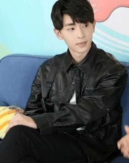 陈小春儿子颜值太高, 邓伦首当奶爸画风如何!