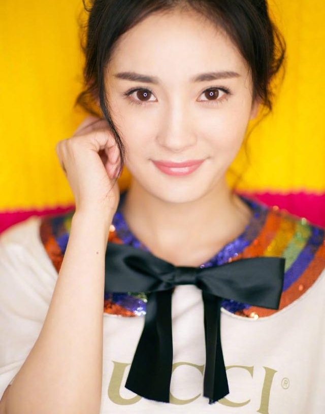 杨幂近年来最失败的造型?她可能是女明星中最不适合黑长直的吧?