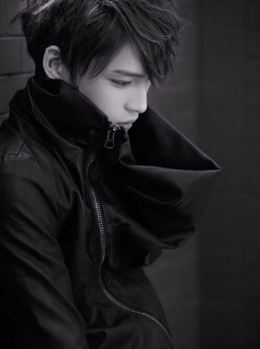 金在中整容前后图片 双眼皮真得后天长的?