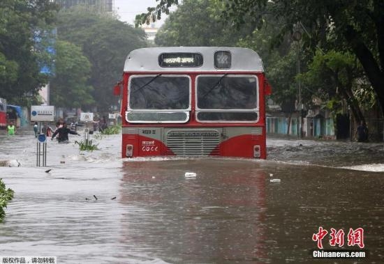 南亚洪灾泛滥 逾千人死亡至少4100万人受影响